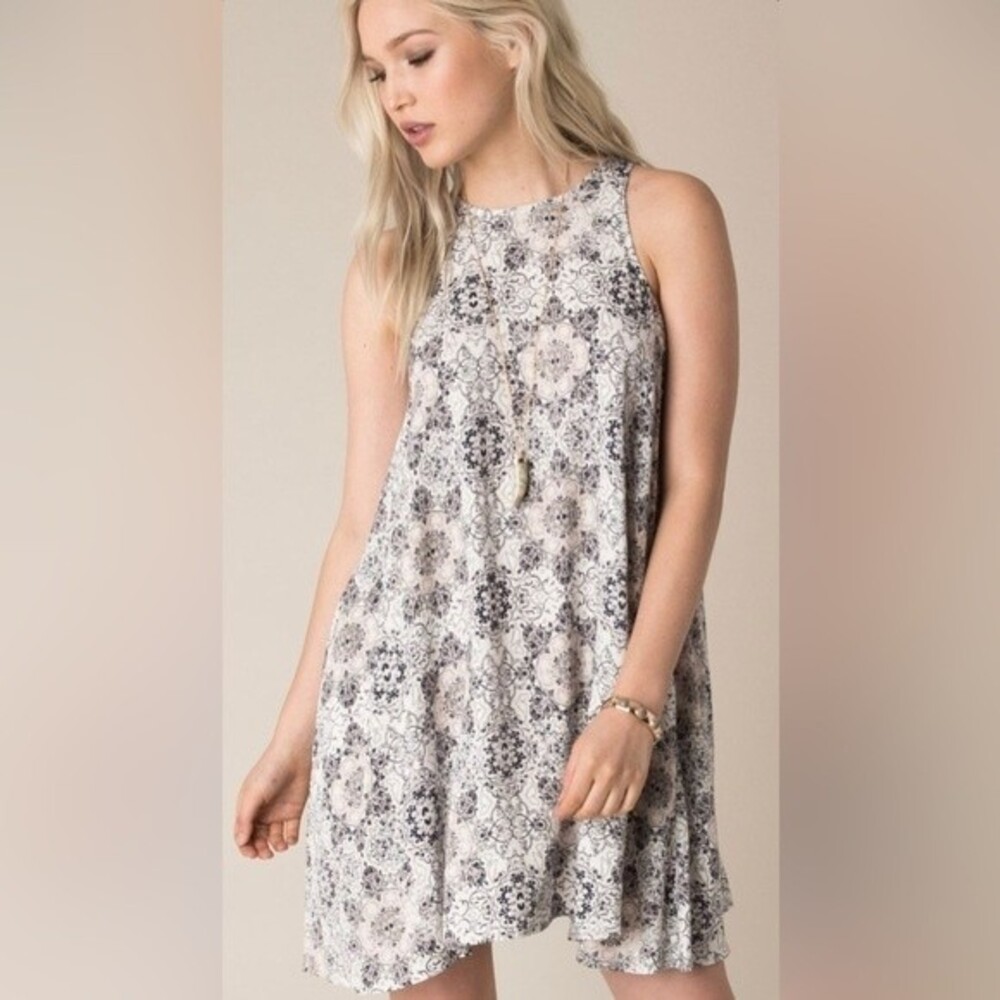 White navy and blush print shift dress with pockets size large NWOT